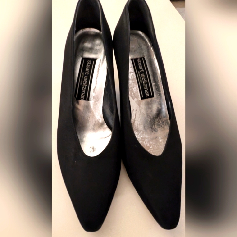 Stuart Weitzman, classic luxury, beautiful black pumps.  7 M
